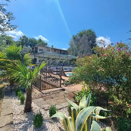 Gospodarstwo wiejskie By The Pool Spoleto