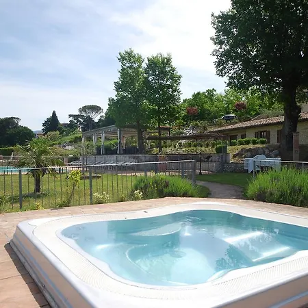 By The Pool Landhaus Spoleto
