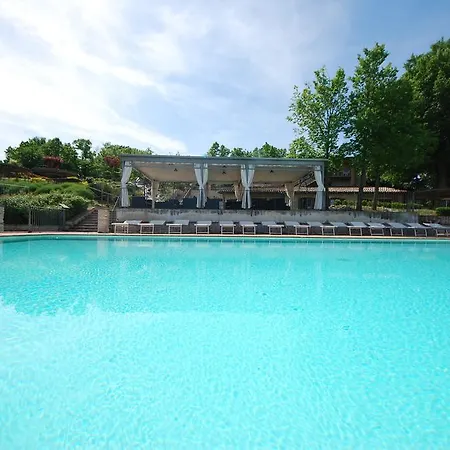 Landhaus By The Pool