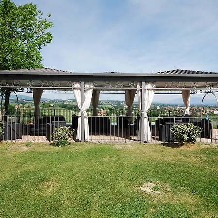 Gospodarstwo wiejskie By The Pool *