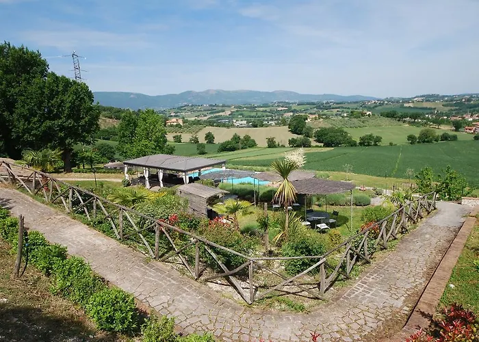 Landsted By The Pool Spoleto